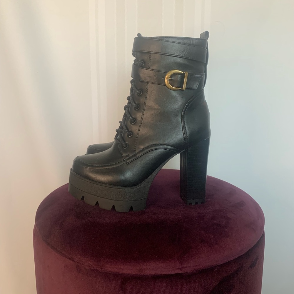 Beautiful combat boots! - Picture 1 of 3